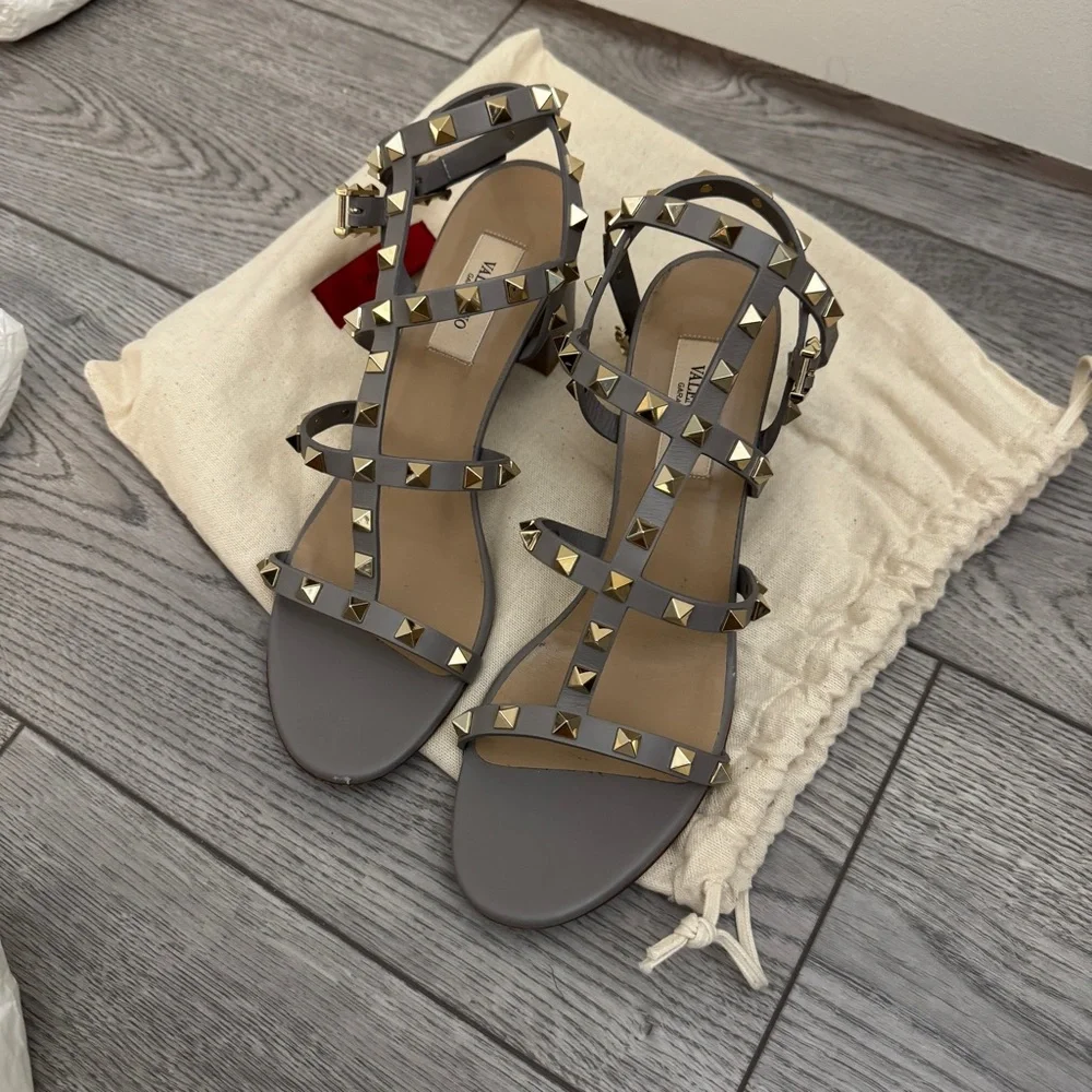 Valentino Garavani Rockstud Open Toe Sandals 55 Grey Worn Once Size 39 - Picture 3 of 5